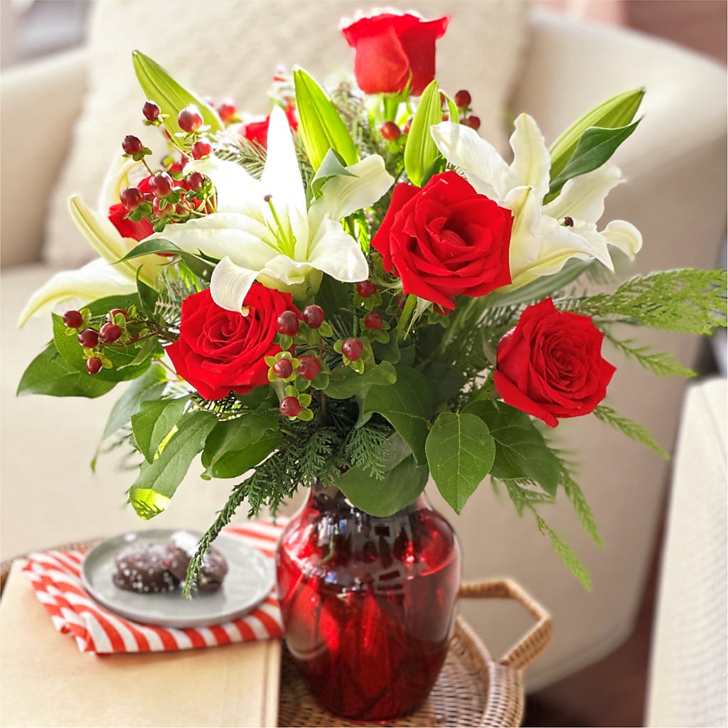 Evergreen Delight Bouquet –  Albelos Flowers Llc, Tampa FL